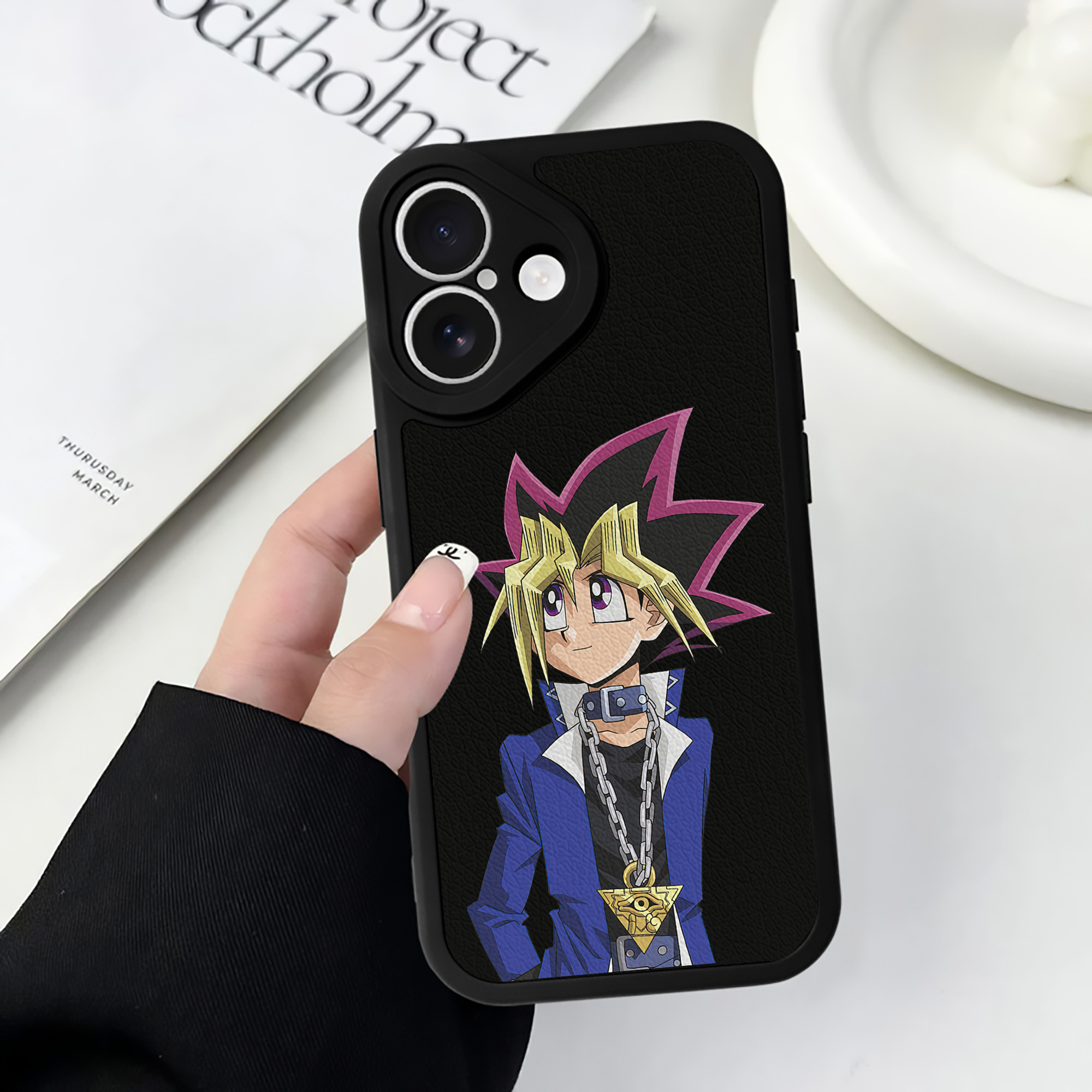 （画像用） 遊☆戯☆王 Yu-Gi-Oh! 【iPhone 16シリーズ対応】シリコンスマホケース（レザー調） 材質：シリコン